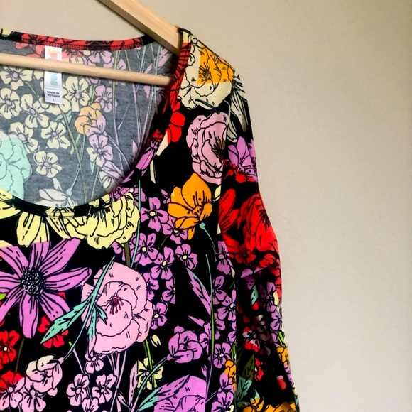 LuLa Roe || NWT floral print, scoop neck, cotton long sleeve shirt size Large - Picture 3 of 6